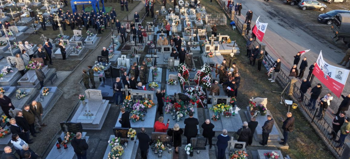 Ostatnia droga Edmunda Sawczyna i Edwarda Czekańskiego. Żołnierze NSZ spoczęli w poświęconej ziemi [ZDJĘCIA]