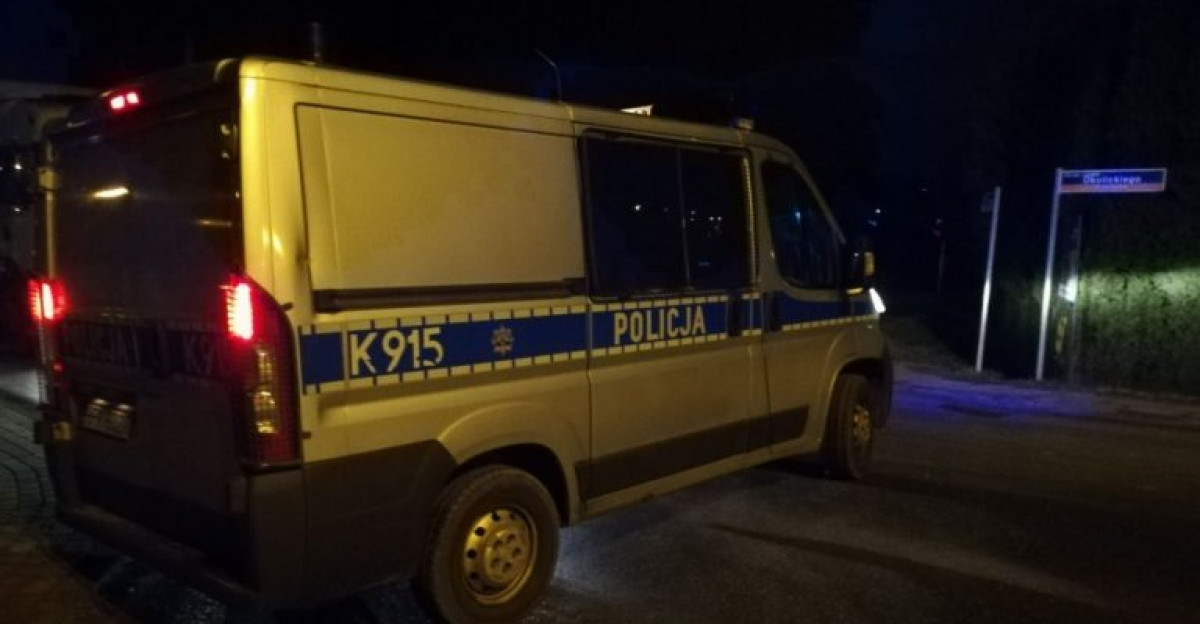 LESKO: 6-latek w samej bieliźnie błąkał się samotnie po nocy. Matka spała pijana