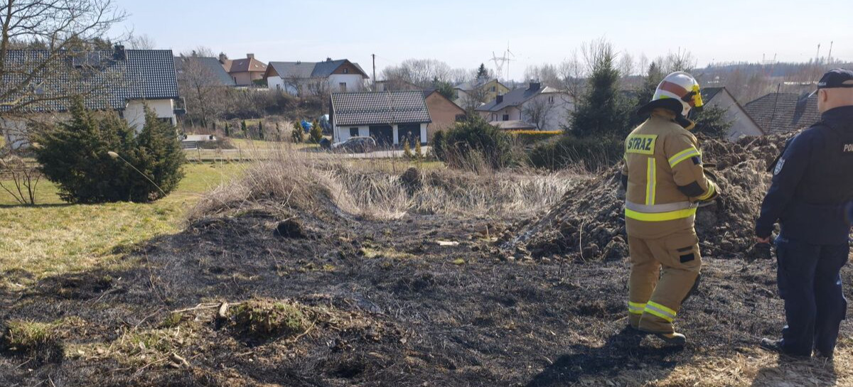 Nawet 30 tysięcy złotych grzywny. Policja i strażacy ostrzegają przed wiosennym wypalaniem traw