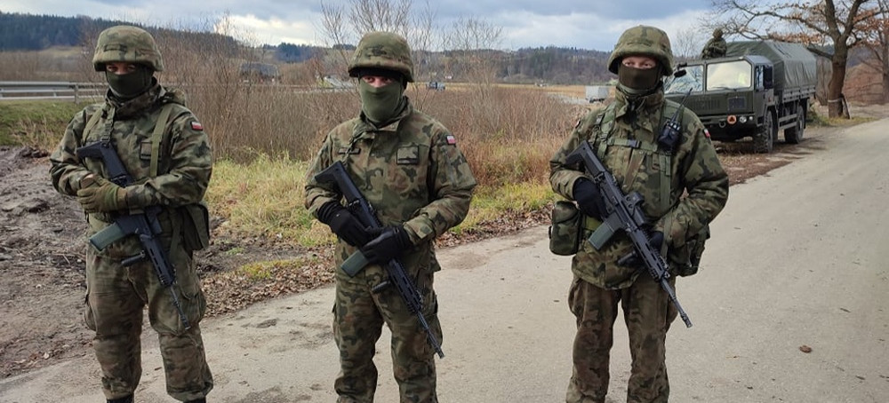 LESKO. Żołnierze przy drodze krajowej. Taktyka, trening strzelecki (VIDEO, ZDJĘCIA)