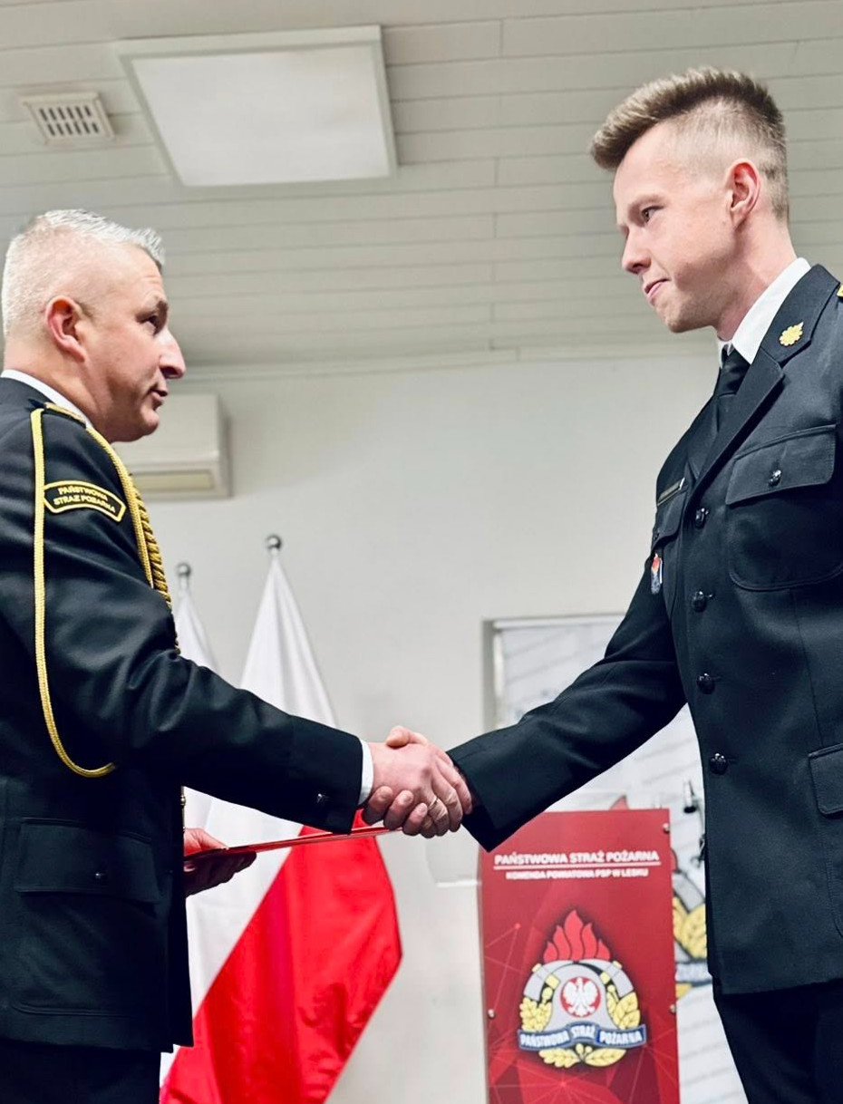 Strażacy z Leska awansowali na wyższe stanowiska [ZDJĘCIA]