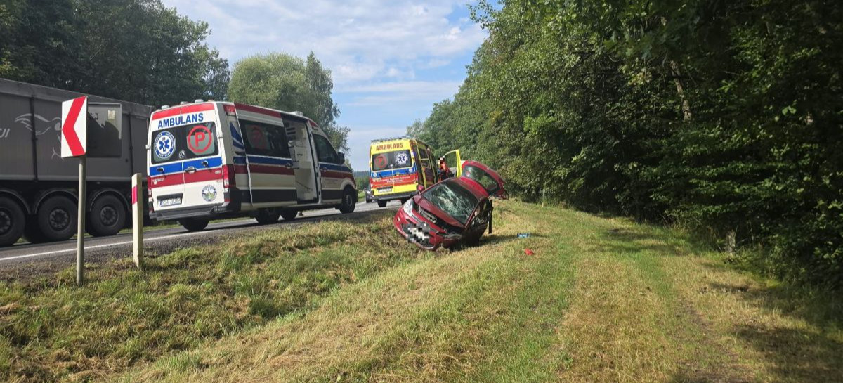 ZAGÓRZ: Zderzenie dwóch pojazdów na serpentynach. Jedna osoba trafiła do szpitala [VIDEO, ZDJĘCIA]