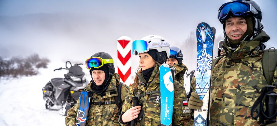 Skiturowe szkolenie w Bieszczadach. Mundurowi i ratownicy ćwiczyli akcje w trudnym terenie [ZDJĘCIA]