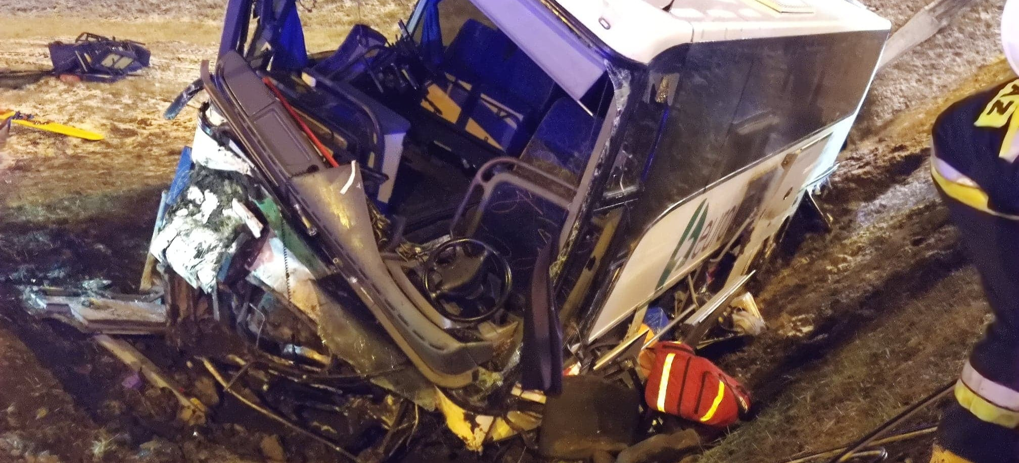 Kolejny wypadek autokaru pod Przemyślem! 1 osoba nie żyje, 5 rannych (ZDJĘCIA)