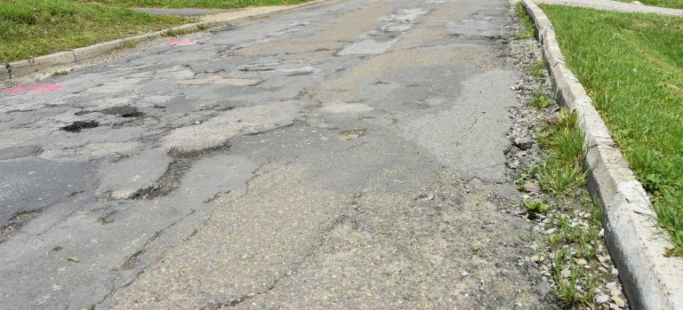 Ulice Parkowa i Polna – utrudnienia w ruchu pieszym i kołowym