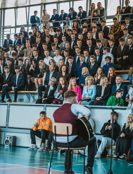 Maturzyści ZS nr 3 w Sanoku zakończyli rok szkolny. Czas pożegnań i nowych wyzwań [ZDJĘCIA]