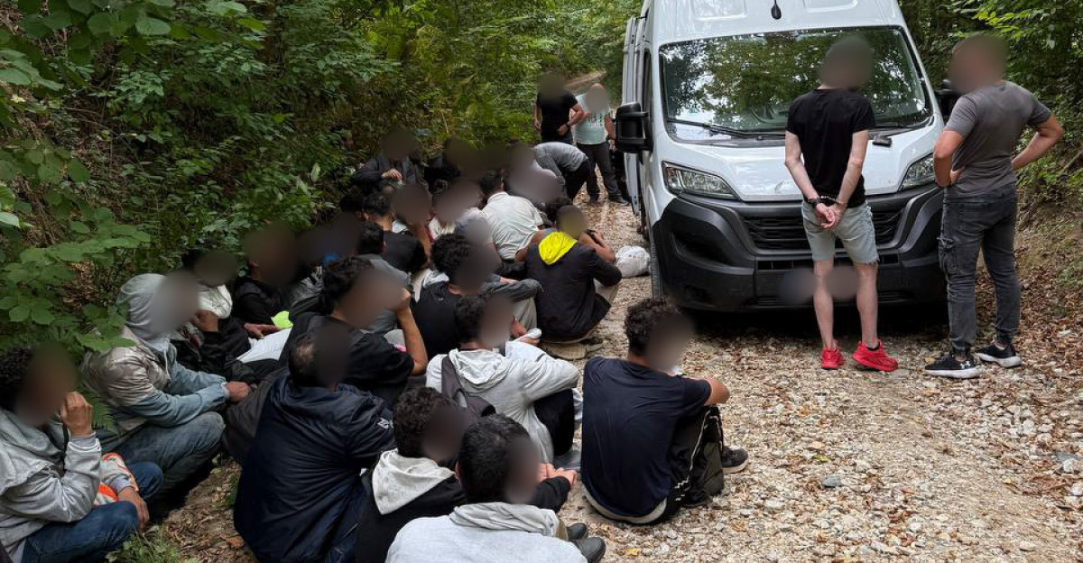 Międzynarodowa akcja BiOSG: 47 imigrantów z Syrii w busie i 5 obywateli Chin w samochodzie [ZDJĘCIA]