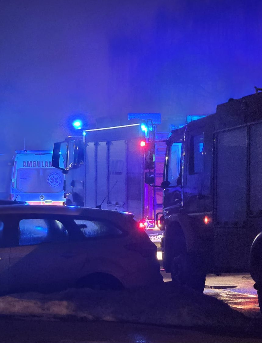 SANOK: Zatrucie tlenkiem węgla na ul. Jana Pawła II.  Jedna osoba trafiła do szpitala [VIDEO, ZDJĘCIA]