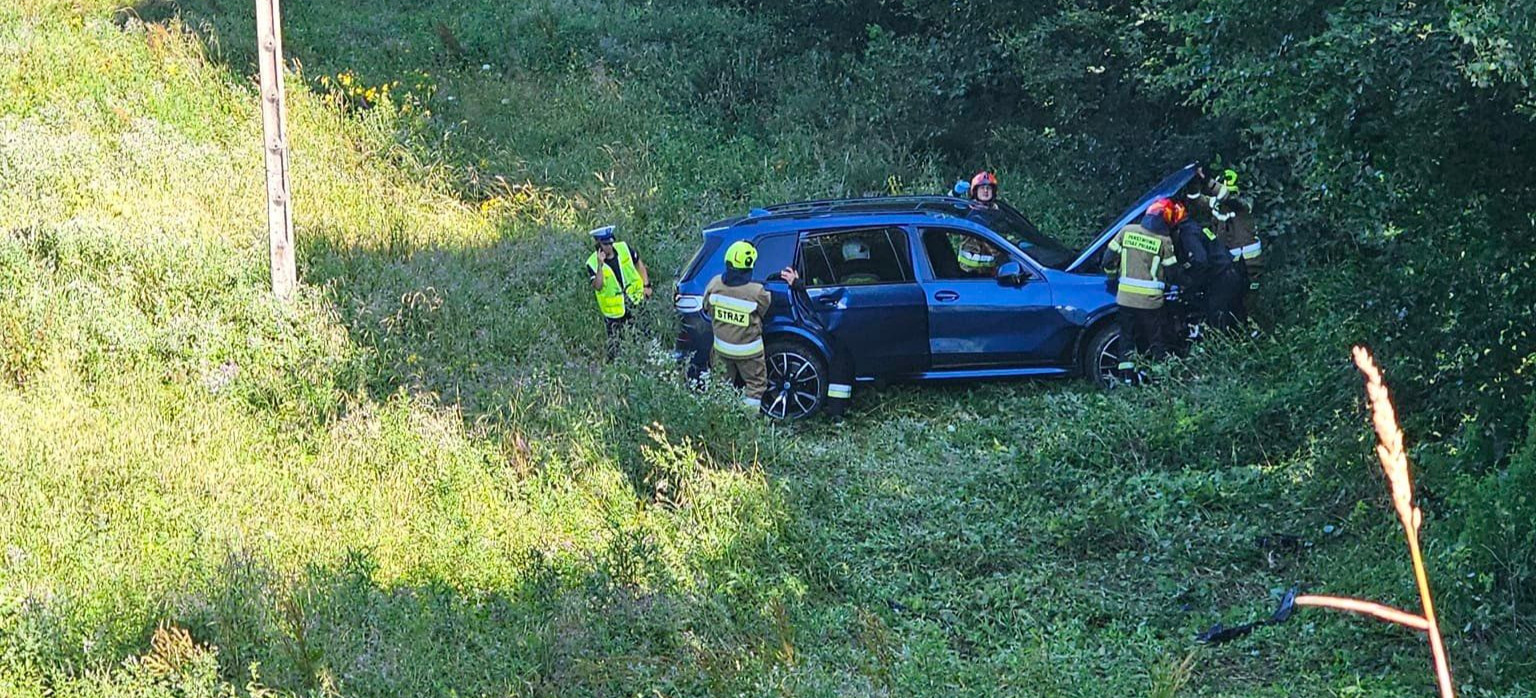 Samochód wypadł z drogi i przekoziołkował około 150 metrów (FOTO)