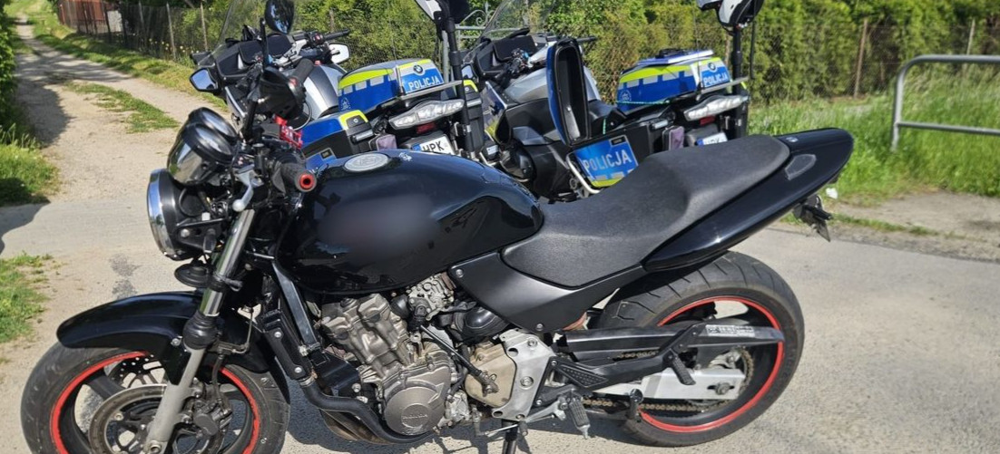 Brawurowa ucieczka motocyklisty w Iwoniczu. 23-latek stanie przed sądem. ZOBACZ VIDEO