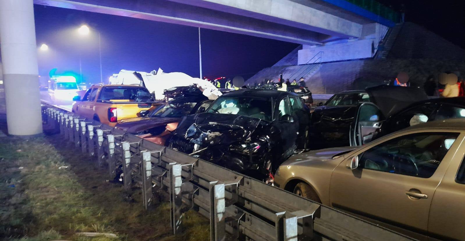 PODKARPACIE: Ogromny karambol na S19. Zderzyło się 18 pojazdów [ZDJĘCIA]