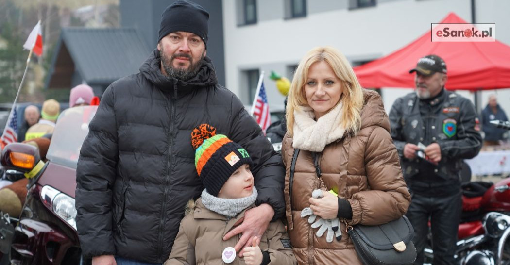 Baligród zagrał z sercem. Jarmark Bożonarodzeniowy dla Maksia przeszedł do historii [VIDEO, ZDJĘCIA]