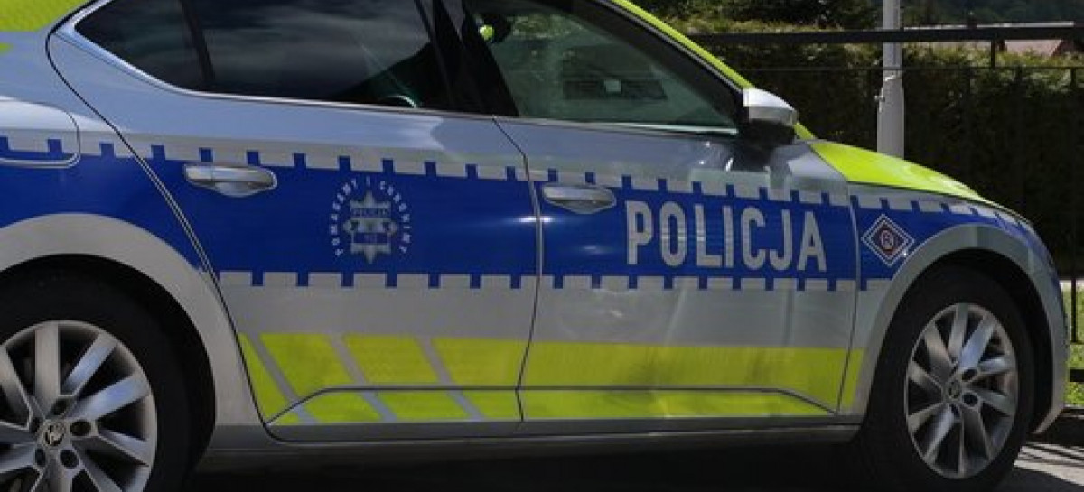 Policjanci z Ustrzyk Dolnych eskortowali rannego harcerza do szpitala