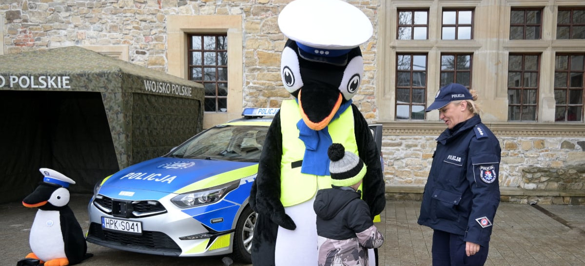 Sanoccy policjanci zagrali z Wielką Orkiestrą Świątecznej Pomocy [ZDJĘCIA]