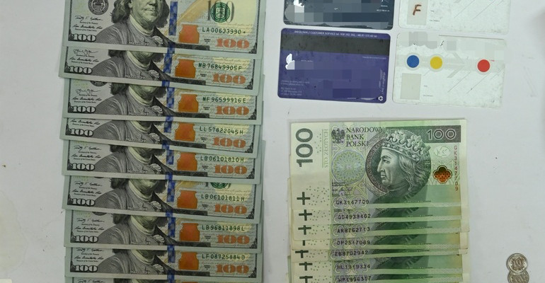 42 tys. zł w rękach oszustów. Policjanci rozbili grupę „odbieraków”