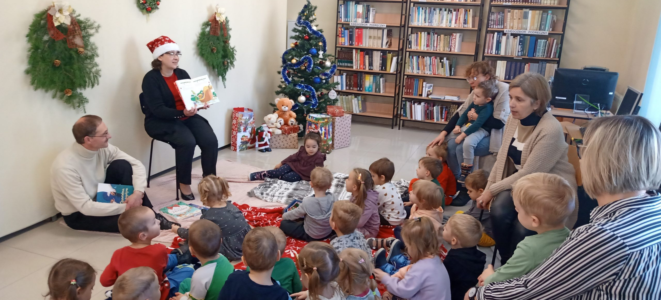 BRZOZÓW: Mikołajkowe czytanie z Baby Beetles w Bibliotece Pedagogicznej w Brzozowie
