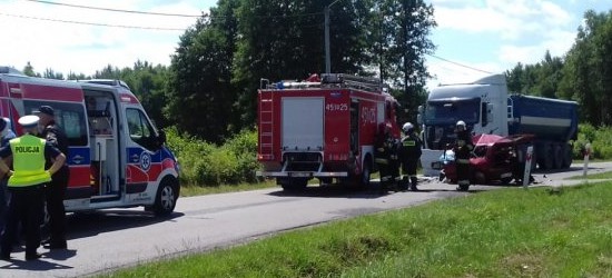 Śmiertelny wypadek w Bukowcu. Zderzenie cinquecento z ciężarówką