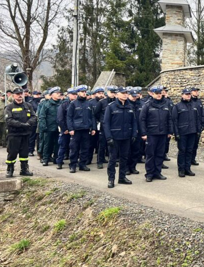 Tradycyjna Droga Krzyżowa służb mundurowych w Zwierzyniu [ZDJĘCIA]