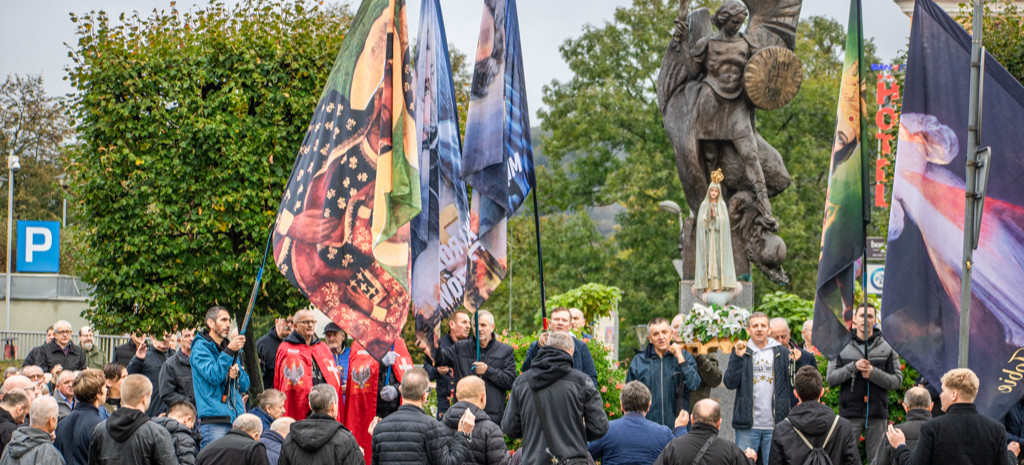 Sanok modli się razem. Październikowy Męski Różaniec (VIDEO, ZDJĘCIA)