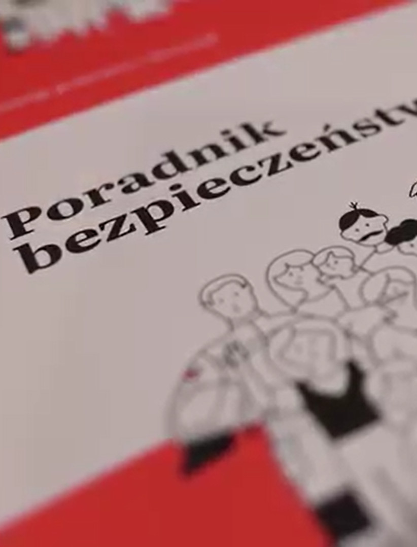 Wiedza, która może uratować życie: Do Polaków trafiają nowe Poradniki Bezpieczeństwa
