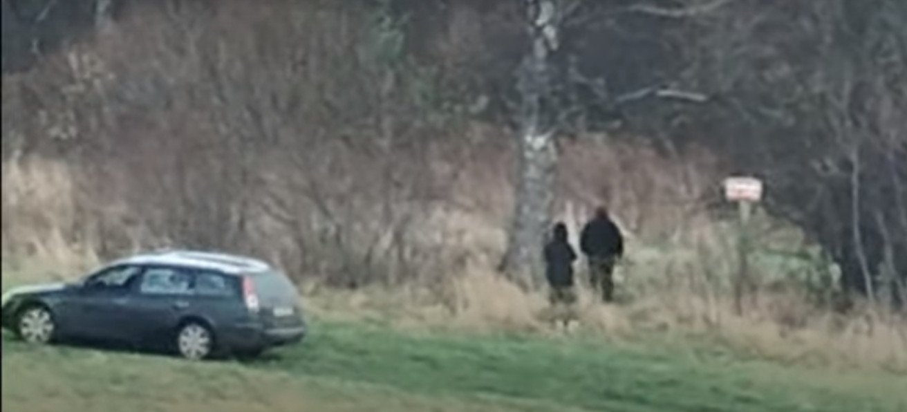 BIESZCZADY: Wybrali się z psem na spacer po granicy. Zostali ukarani mandatem (VIDEO)