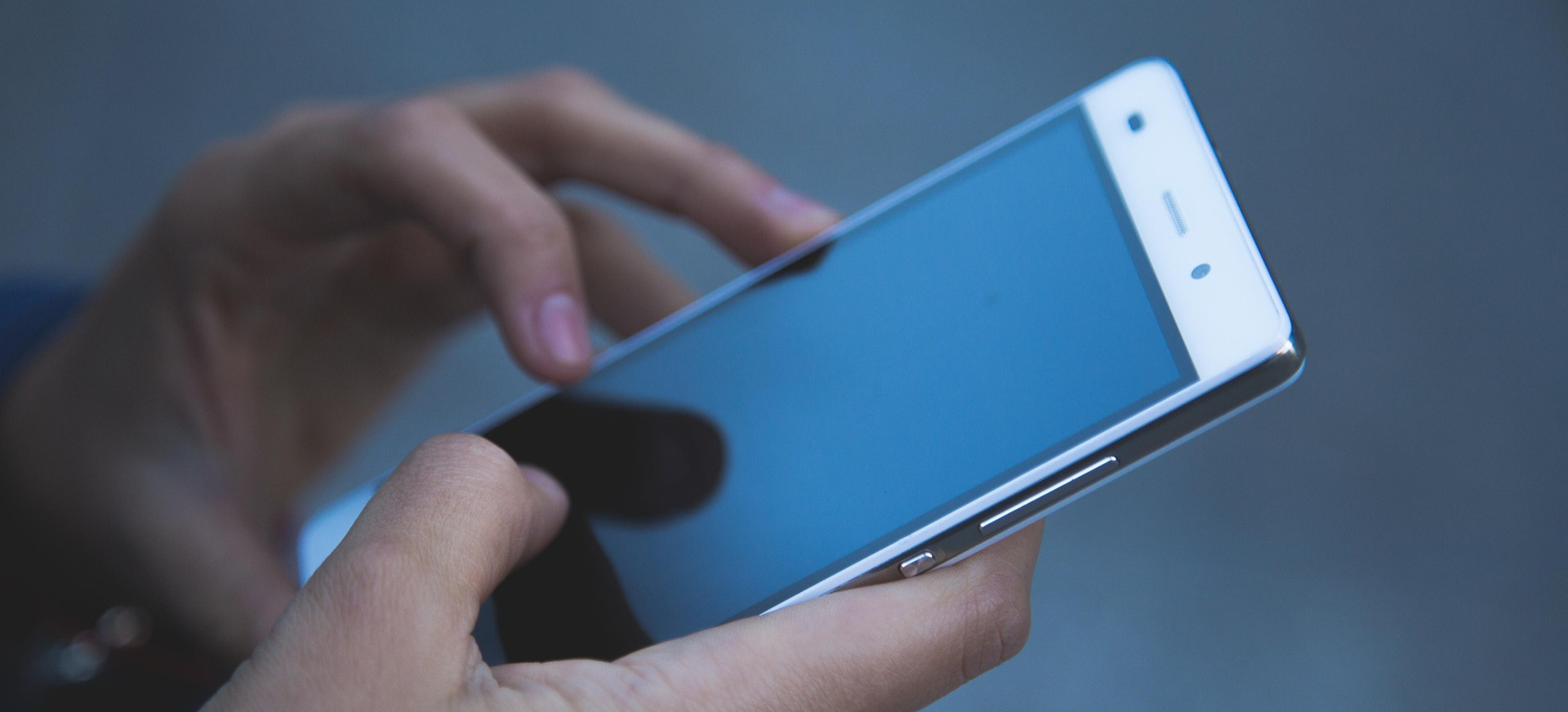 Dostałeś takiego SMS-a z ZUS? Natychmiast zgłoś go pod numer 8080!