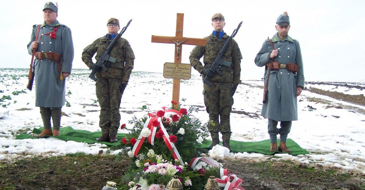 Uroczysty pogrzeb szczątków żołnierza cesarsko-królewskiej armii z wartą honorową Wojska Polskiego [ZDJĘCIA]