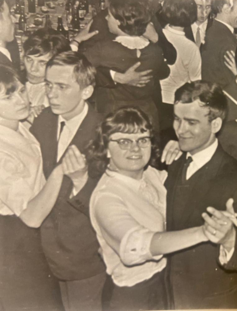 Studniówkowych balów czas. Tradycja, która w sanockim „Mechaniku” trwa od pokoleń [ZDJĘCIA]