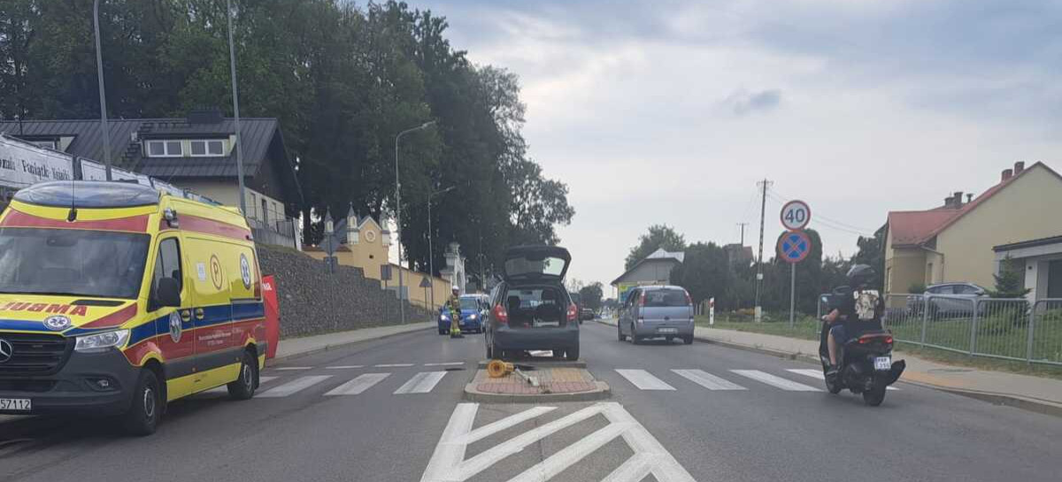 STARA WIEŚ: 53-latek źle się poczuł za kierownicą i uderzył w znaki. Z pomocą ruszyli policjanci