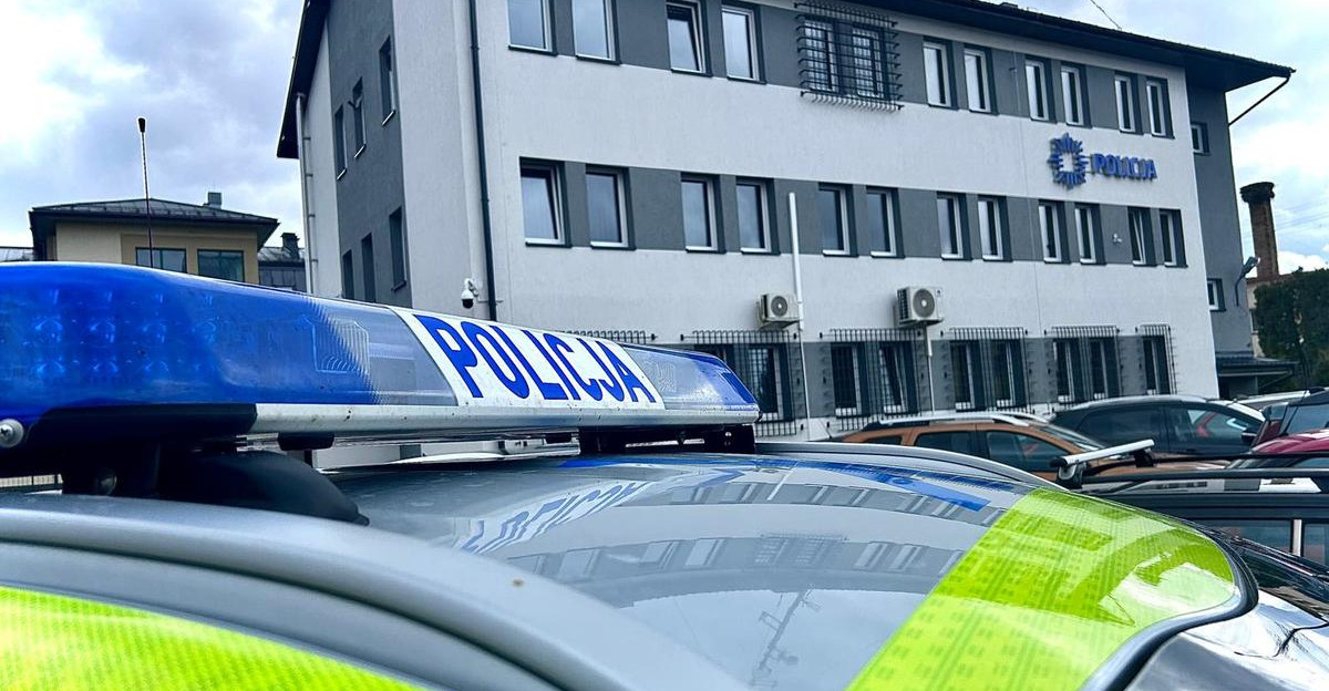 Obywatelska czujność i szybka reakcja policji. Pijany kierowca z sądowymi zakazami zatrzymany