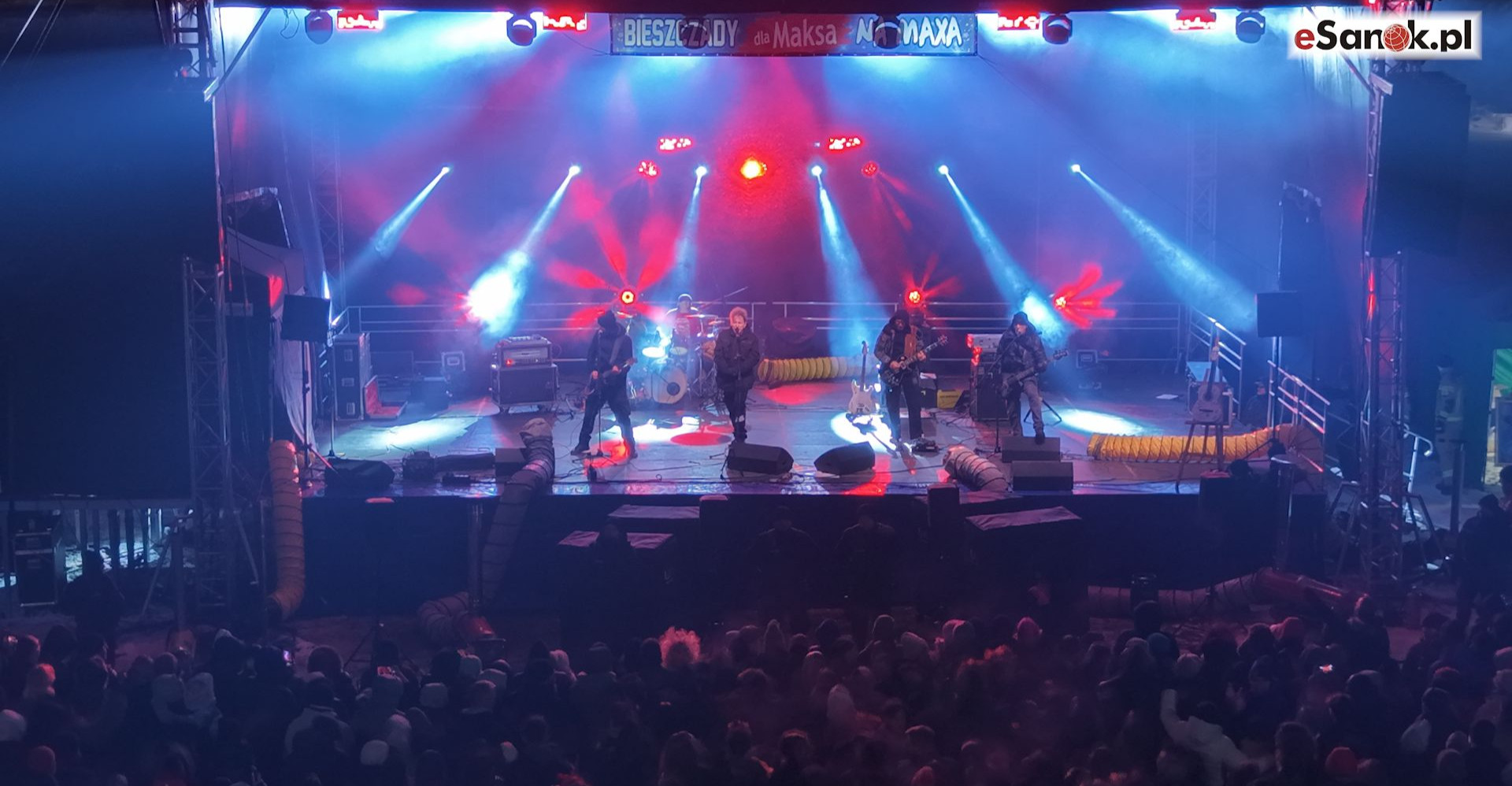 Tłumy, emocje i nadzieja. Charytatywny koncert „Bieszczady dla Maksa na MAXA” za nami [VIDEO, ZDJĘCIA]