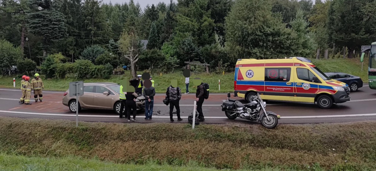 ZAGÓRZ: Zderzenie dwóch samochodów i motocykla. Jedna osoba w szpitalu [ZDJĘCIA]