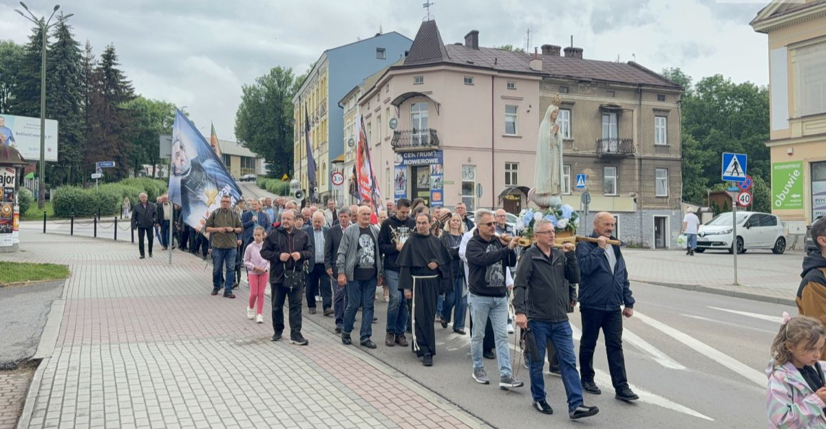IV Jubileusz powstania Męskiego Różańca. Mężczyźni przeszli ulicami Sanoka [VIDEO, ZDJĘCIA]