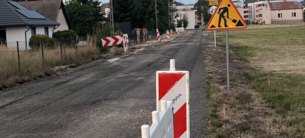 Nowy chodnik na Staromieściu. Trwa budowa przy ul. Skrajnej