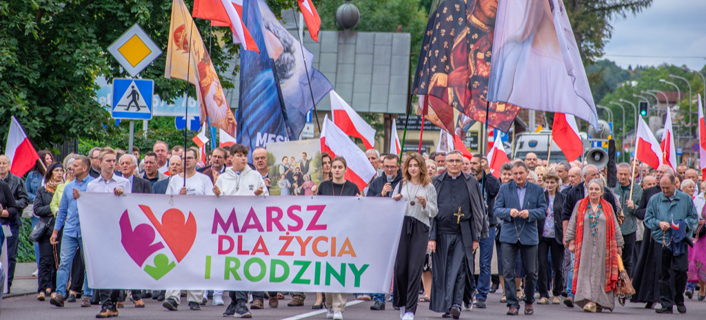 Przez Sanok przeszedł Marsz dla życia i rodziny (VIDEO NA ŻYWO, ZDJĘCIA)