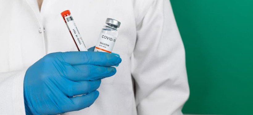 COVID-19. 11 zgonów w rządowym raporcie niepożądanych odczynów poszczepiennych