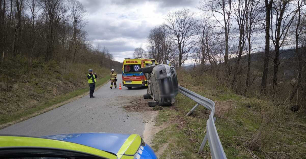 BIESZCZADY: Chwila nieuwagi i utrata kontroli nad pojazdem. Policja apeluje o rozwagę