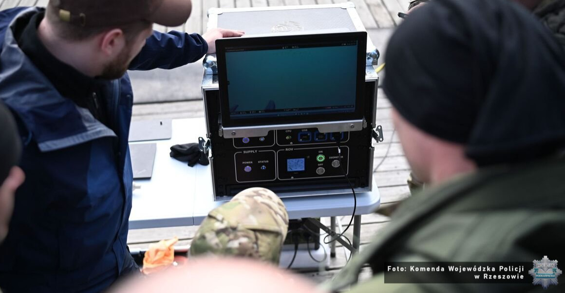 Nowoczesna technologia pod taflą wody. Podkarpaccy kontrterroryści z nowym sprzętem [ZDJĘCIA]