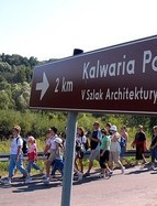 Tysiące pielgrzymów w drodze do Kalwarii Pacławskiej. Policja ostrzega