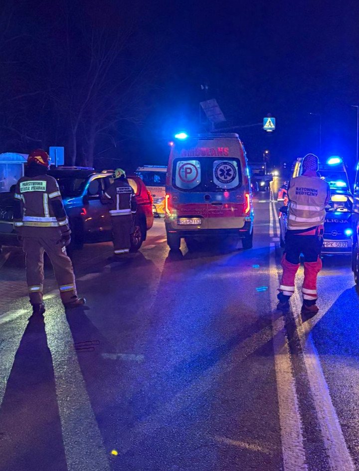 PISAROWCE: Groźne zdarzenie z udziałem trzech pojazdów. Utrudnienia trwały kilka godzin [ZDJĘCIA]