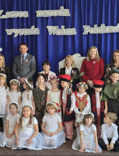 „Ojczyzna – nasza Matka” – wzruszające przedstawienie patriotyczne w Przedszkolu nr 4 w Sanoku [ZDJĘCIA]