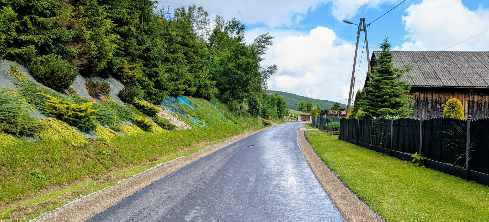Nowa nawierzchnia na drodze Dobra-Brzeżawa. Zakończono kolejny etap inwestycji