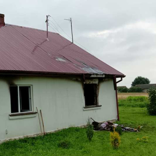 LUBACZÓW.  68-letnia kobieta zginęła w pożarze domu jednorodzinnego w Cewkowie
