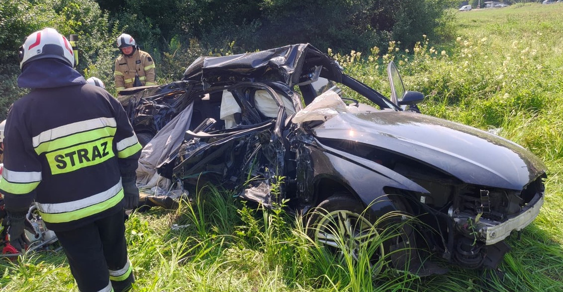 Audi zmiażdżone przez tira, kierowca walczy o życie w szpitalu! [ZDJĘCIA]