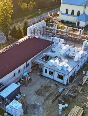 Nowa sala gimnastyczna w Pakoszówce nabiera kształtów (ZDJĘCIA)