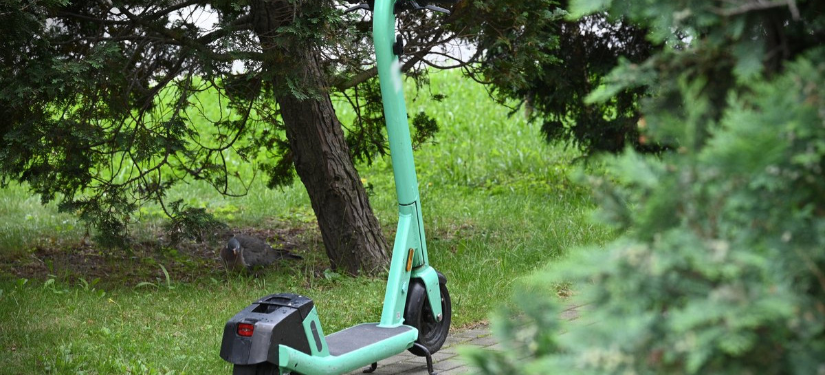 Hulajnoga elektryczna – wygoda, która zobowiązuje. Przypominamy o przepisach i bezpieczeństwie