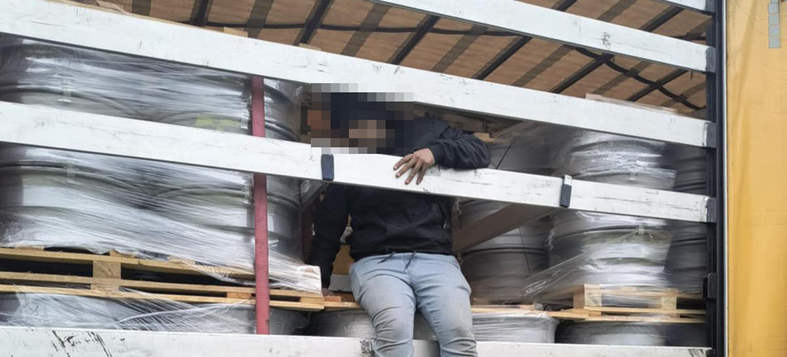 Sanoccy strażnicy graniczni udaremnili przerzut migranta z Palestyny – zapłacił przemytnikom 10 tys. euro za podróż do Włoch