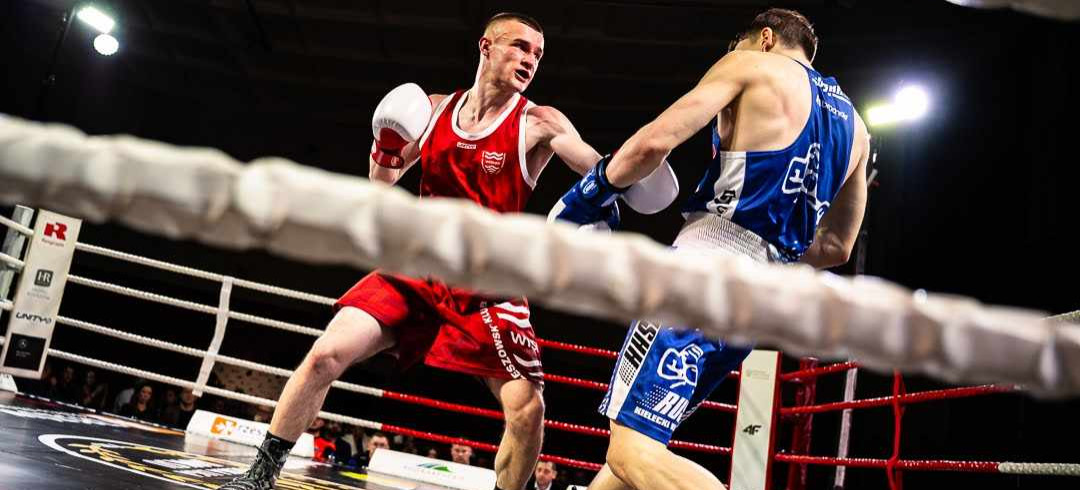 Tomasz Rabka debiutuje w Polskiej Lidze Boksu. Twarda lekcja i wielkie serce do walki [ZDJĘCIA]