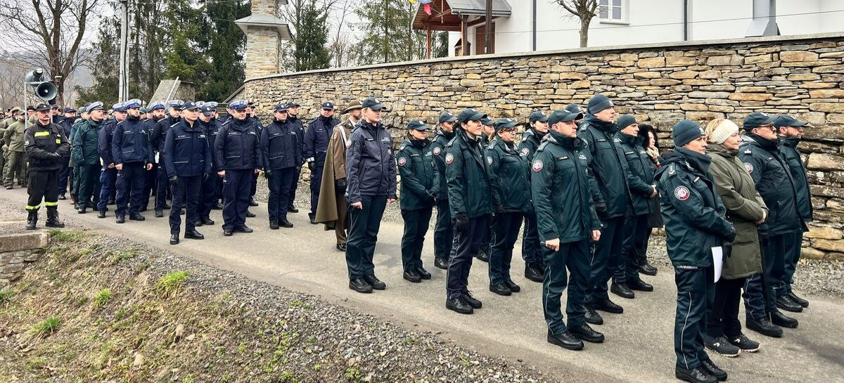 Tradycyjna Droga Krzyżowa służb mundurowych w Zwierzyniu [ZDJĘCIA]