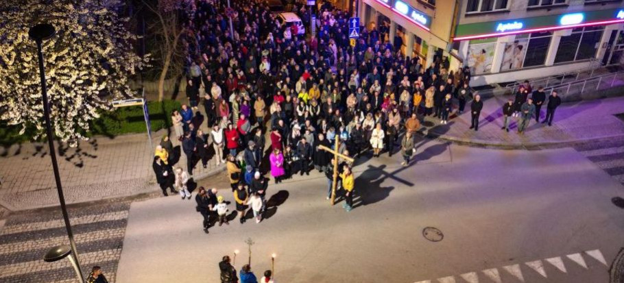 Wielki Piątek w Sanoku. Droga Krzyżowa przejdzie ulicami miasta [VIDEO]